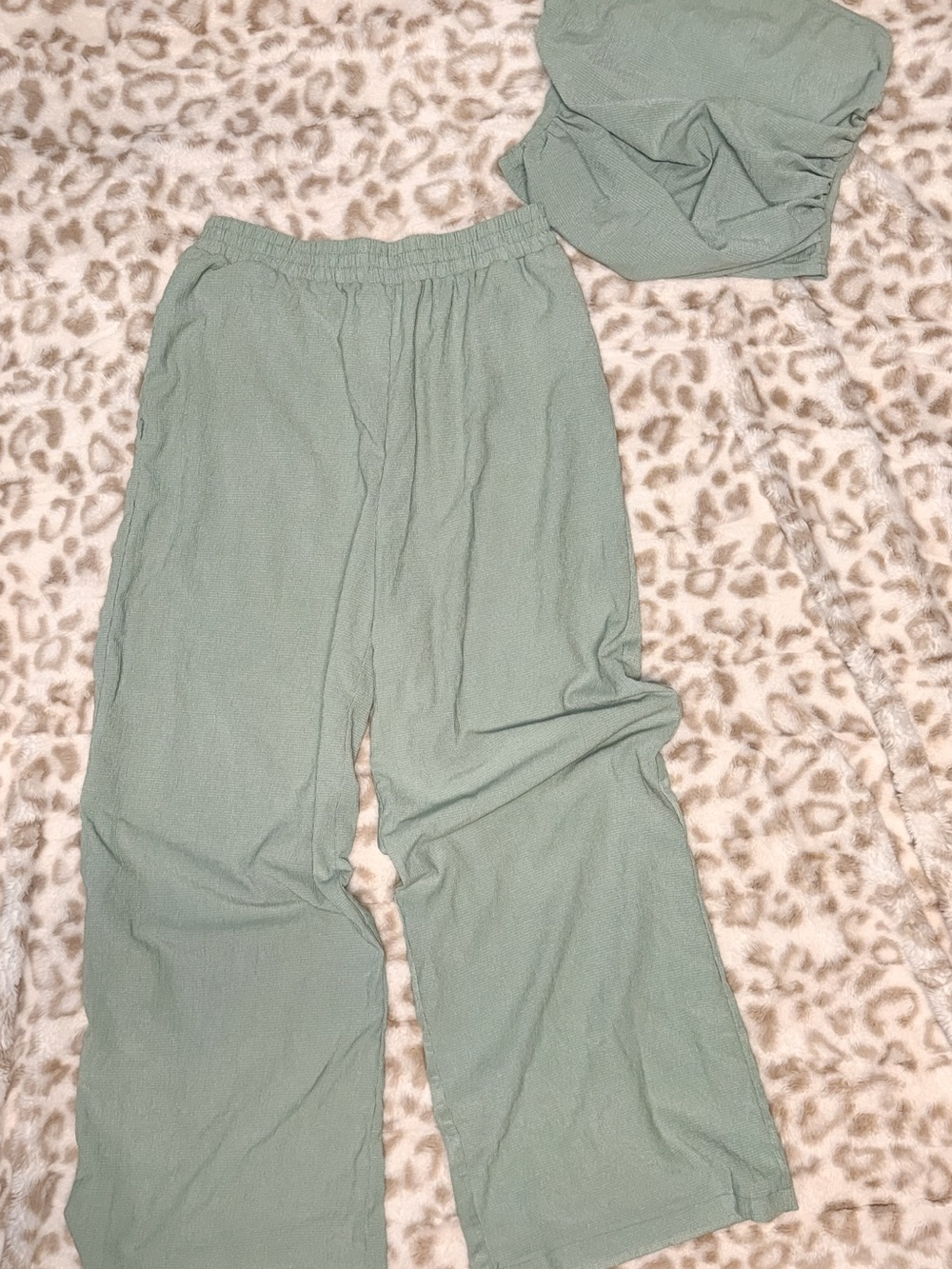 Two-Piece. Relaxed Wide-Leg Women’s Pants and Strapless Top in Sage Green SHEIN